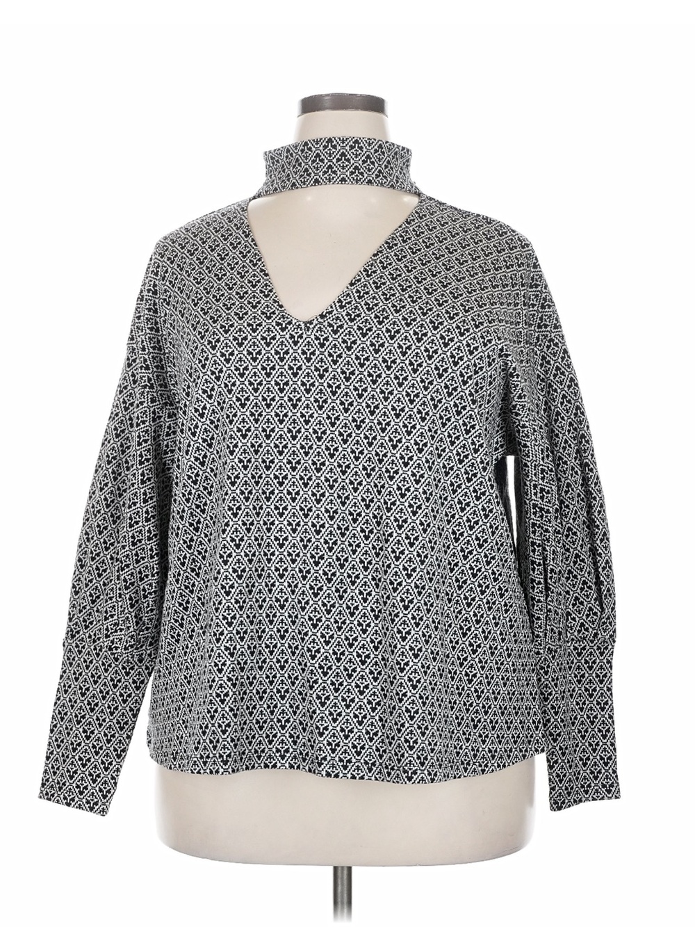 Eloquii Black & White Geometric Choker V-Neck lightweight Sweater